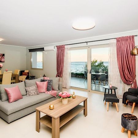 Beachfront Artemida Retreat - Peony Seabreeze Gem ภายนอก รูปภาพ